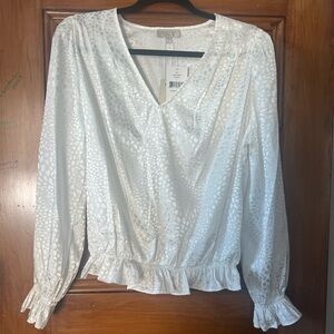 Chic White Textured V-Neck Blouse